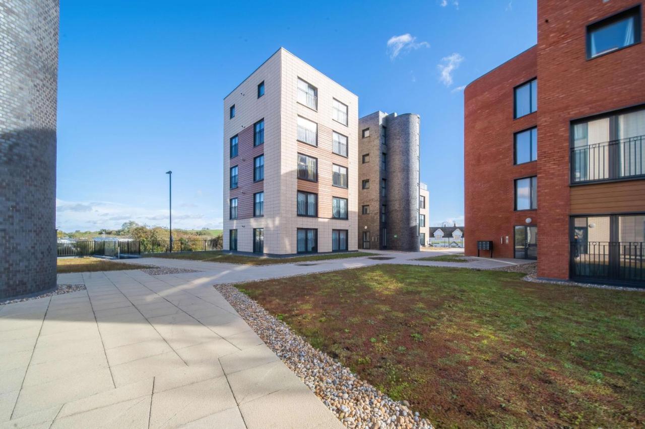 Livestay-New Private Apartment Building Minutes From Heathrow Slough Exterior foto