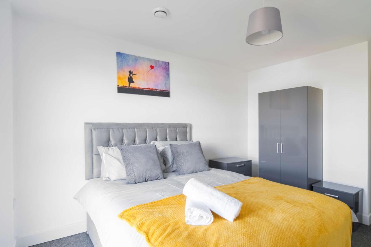 Livestay-New Private Apartment Building Minutes From Heathrow Slough Exterior foto