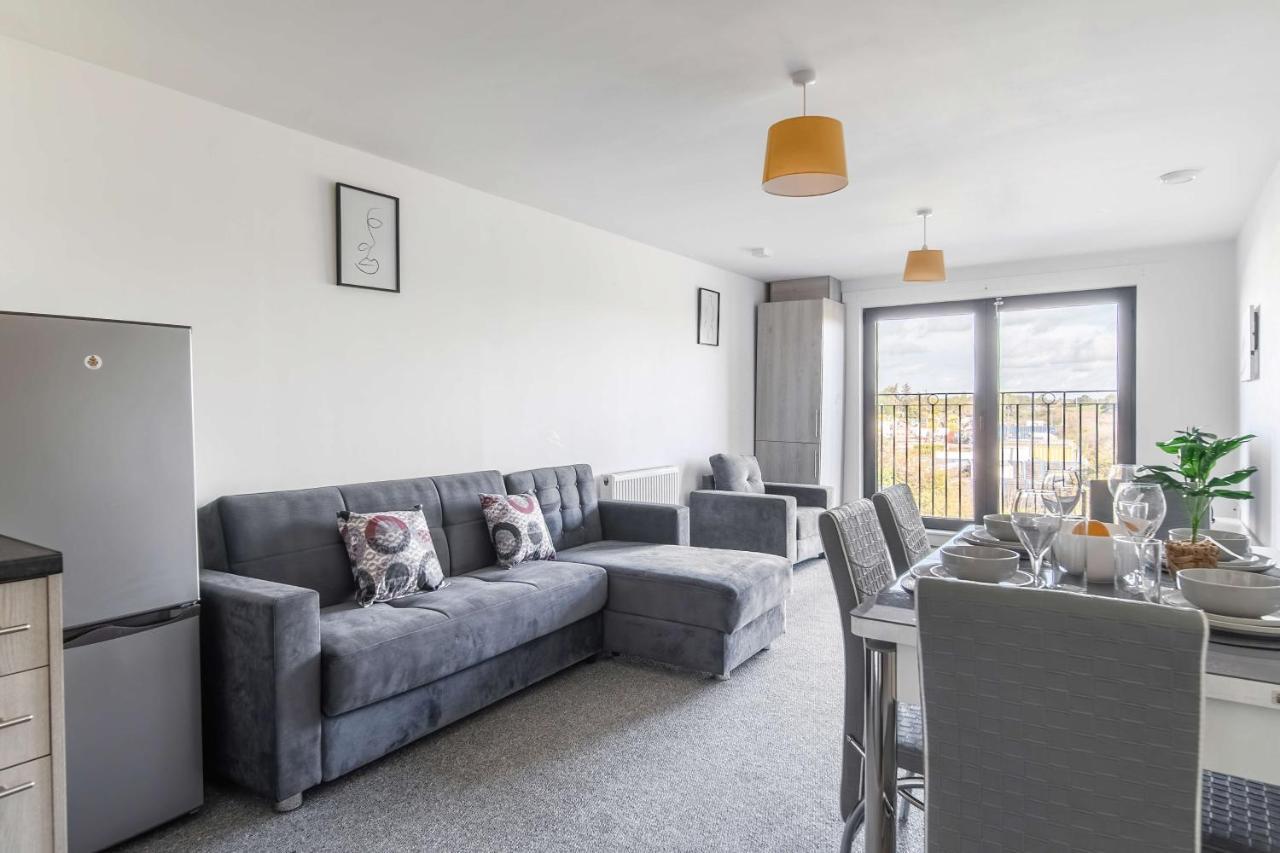 Livestay-New Private Apartment Building Minutes From Heathrow Slough Exterior foto