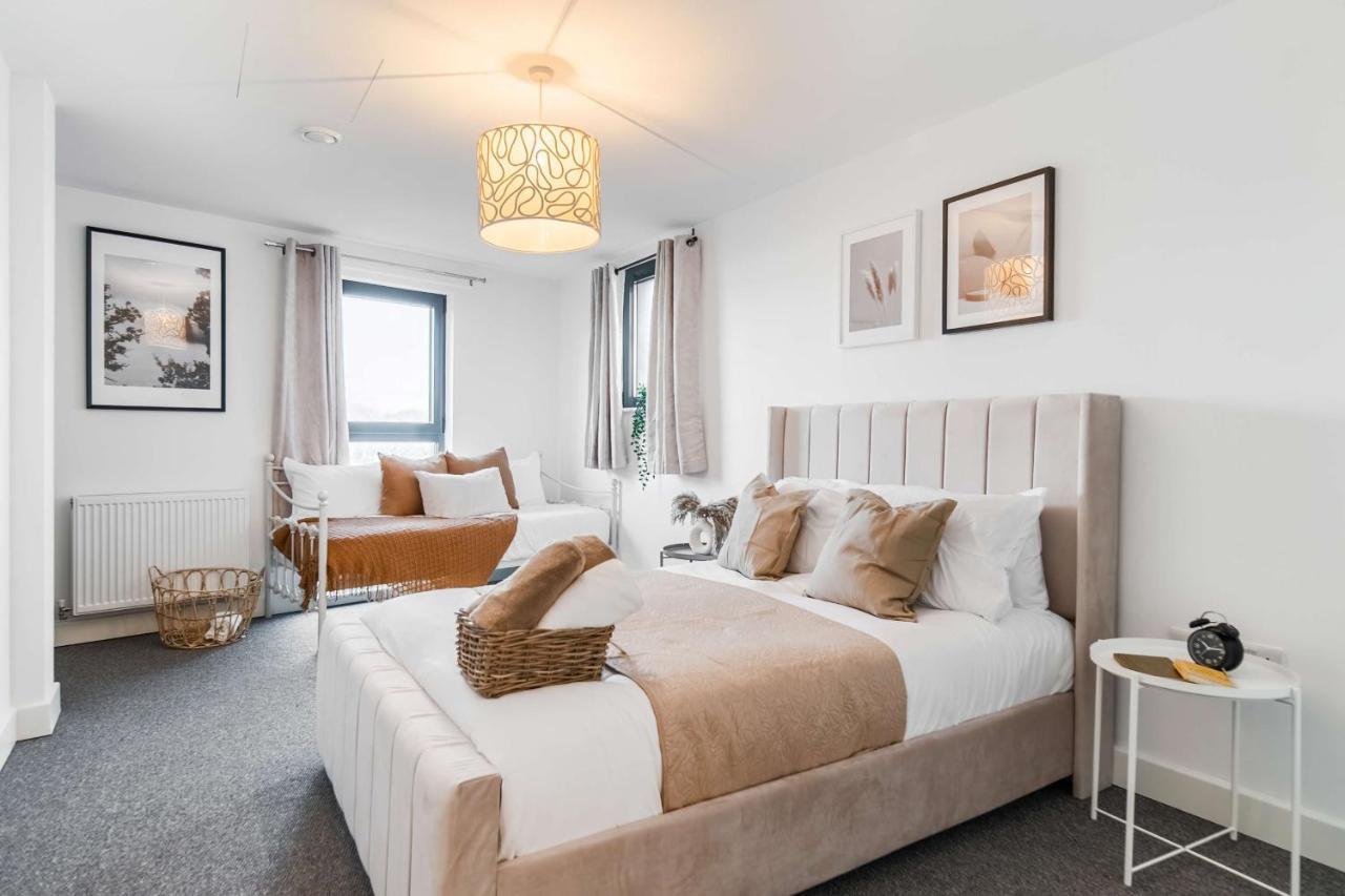 Livestay-New Private Apartment Building Minutes From Heathrow Slough Exterior foto