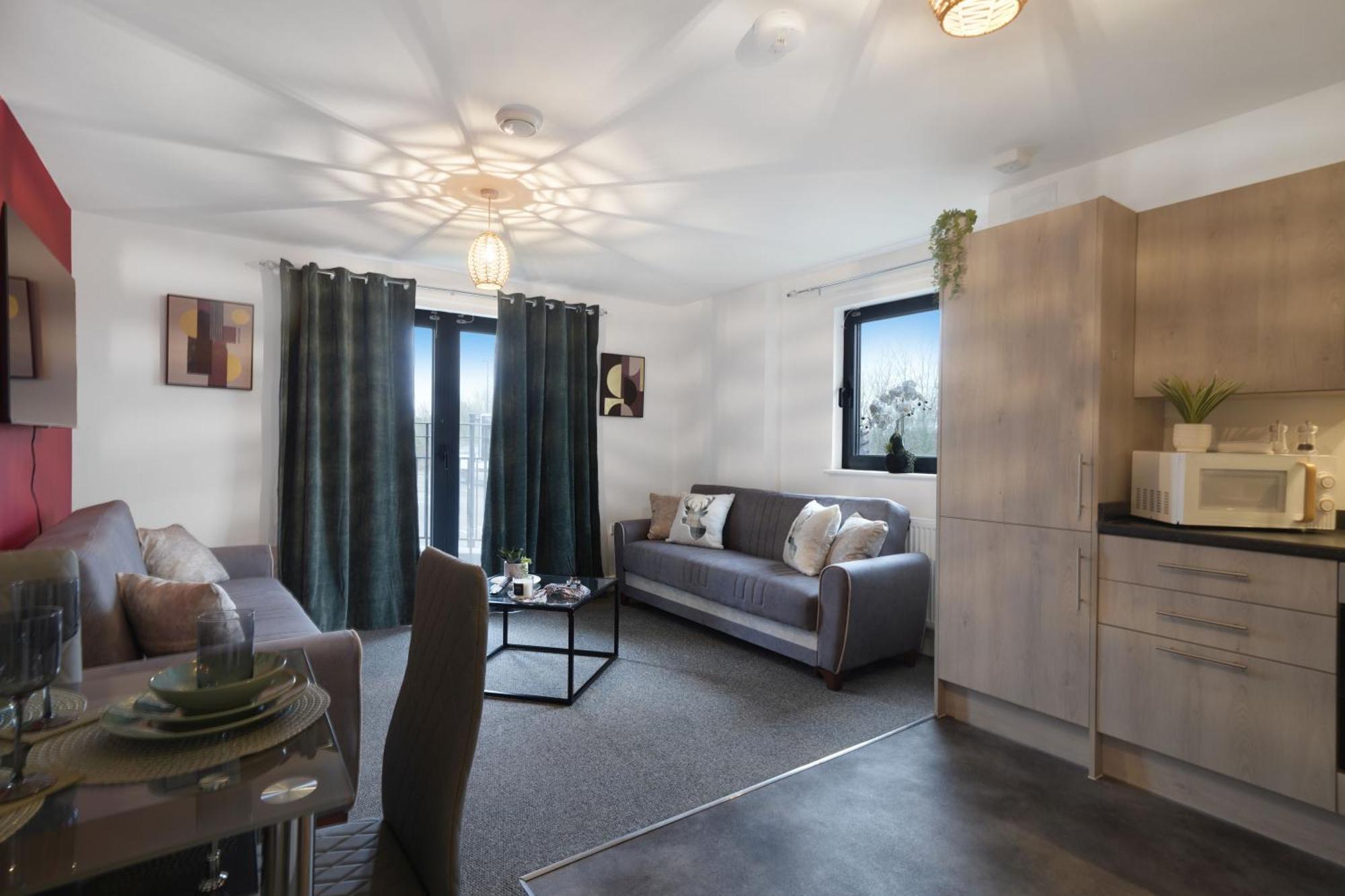 Livestay-New Private Apartment Building Minutes From Heathrow Slough Exterior foto