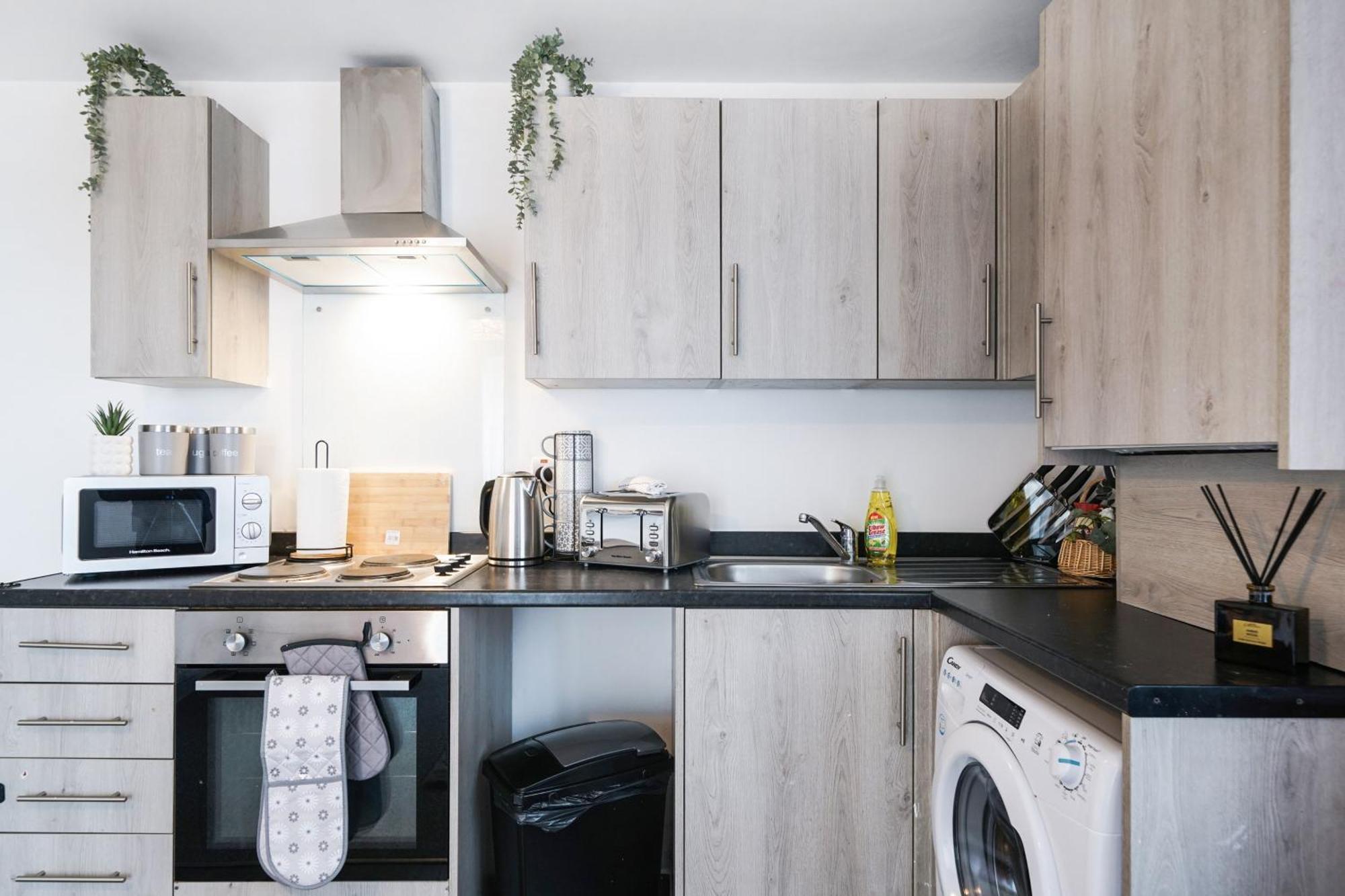 Livestay-New Private Apartment Building Minutes From Heathrow Slough Exterior foto