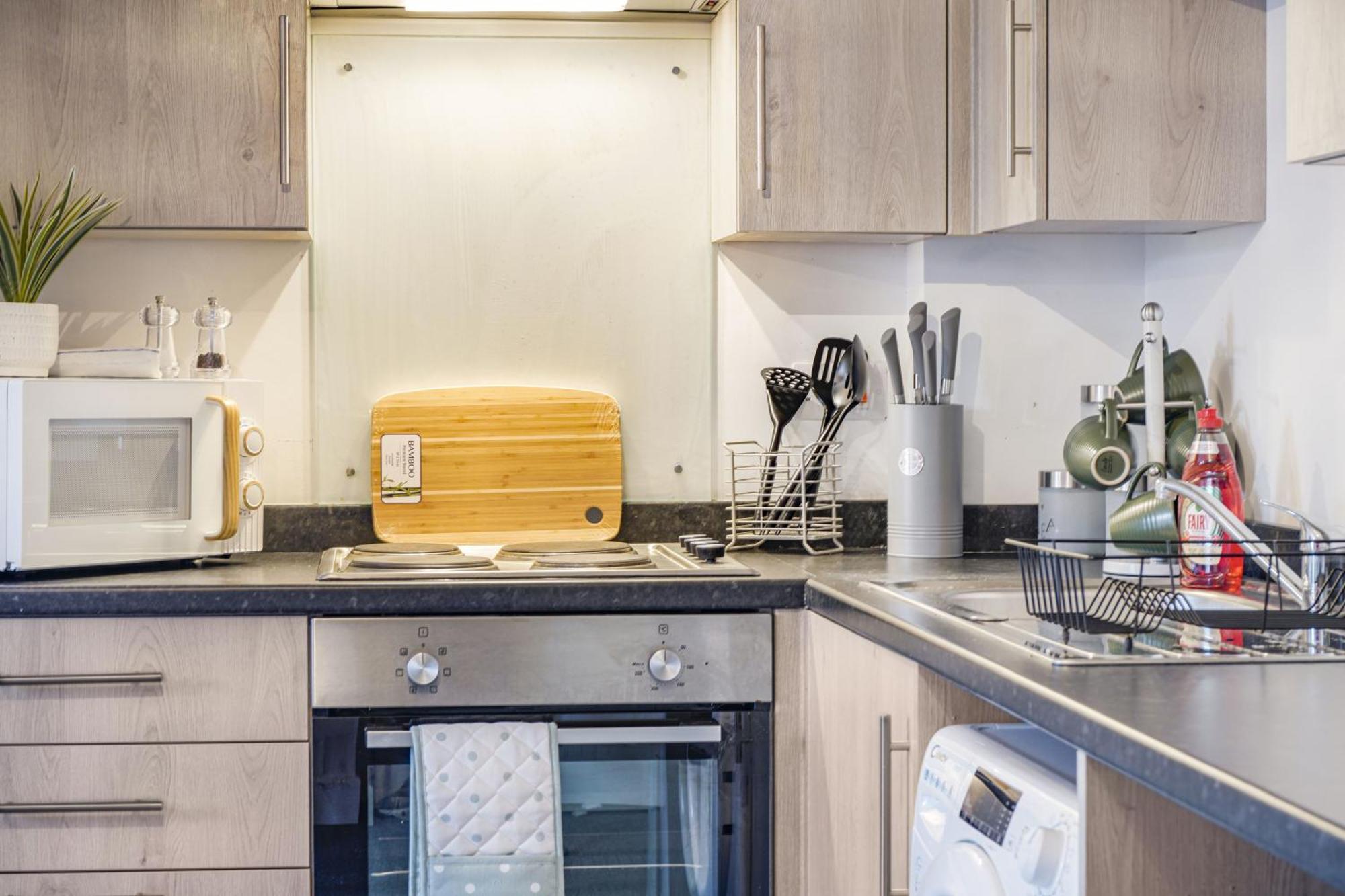 Livestay-New Private Apartment Building Minutes From Heathrow Slough Exterior foto