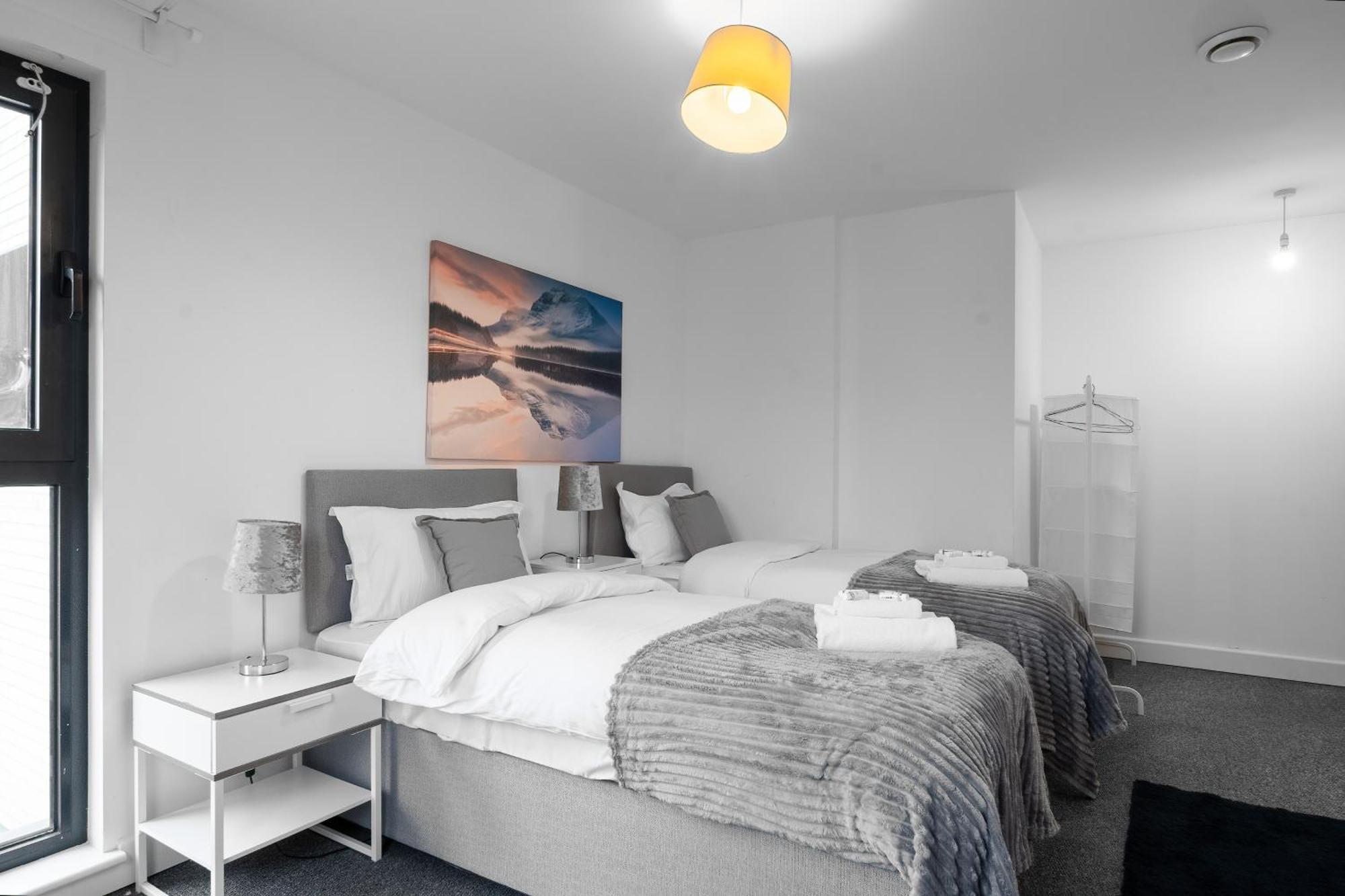 Livestay-New Private Apartment Building Minutes From Heathrow Slough Exterior foto