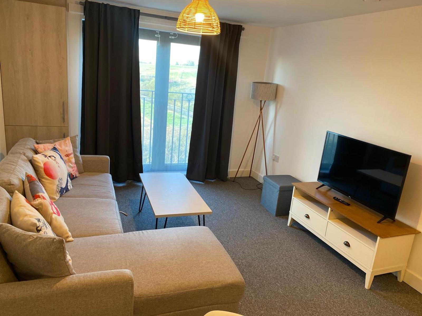 Livestay-New Private Apartment Building Minutes From Heathrow Slough Exterior foto