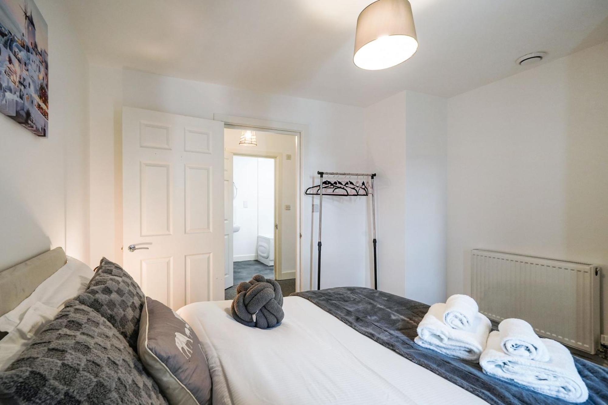 Livestay-New Private Apartment Building Minutes From Heathrow Slough Exterior foto